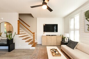 Building Photo - 886 Sedge Ct
