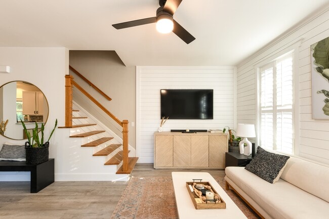 Building Photo - 886 Sedge Ct
