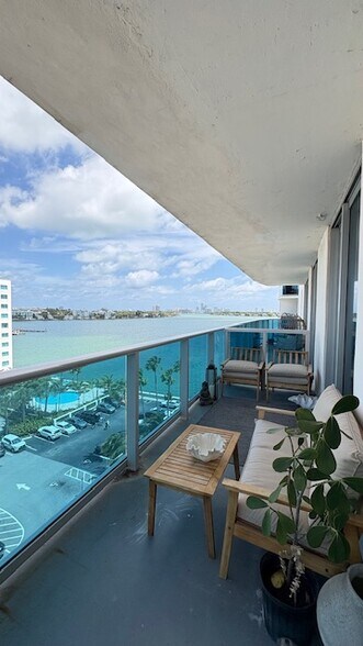 Building Photo - 7501 E Treasure Dr