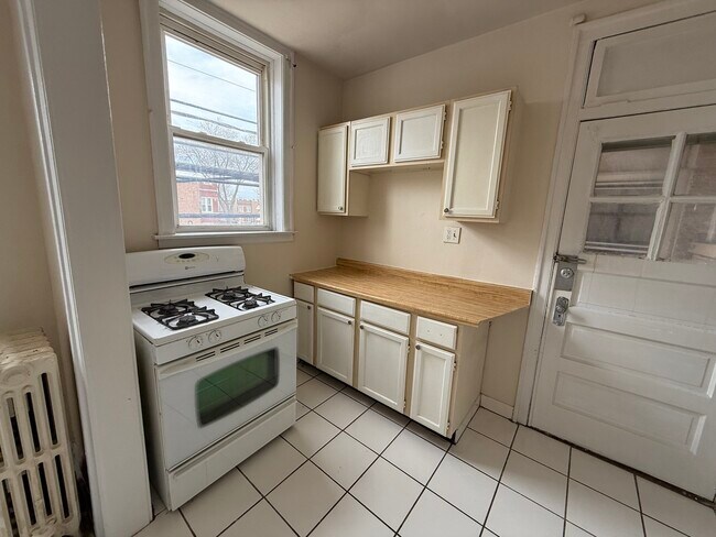 Building Photo - 2146 Gunderson Ave