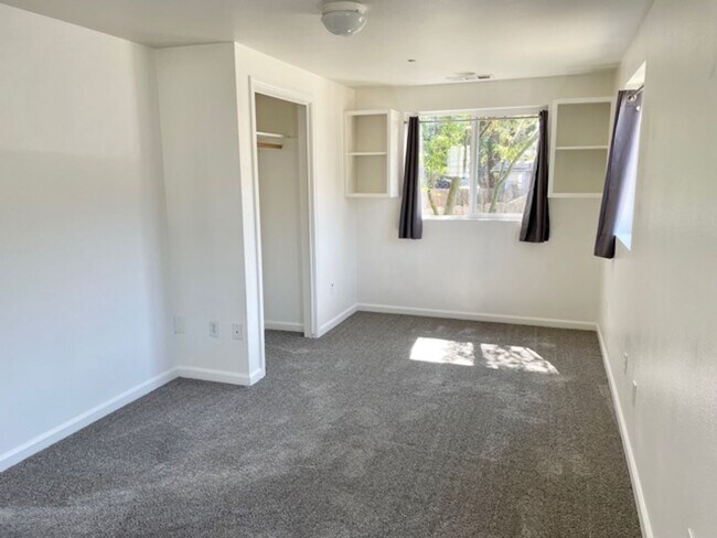 Building Photo - Great Location by Cal Poly Campus - 2 Bedroom, 1 Bathroom
