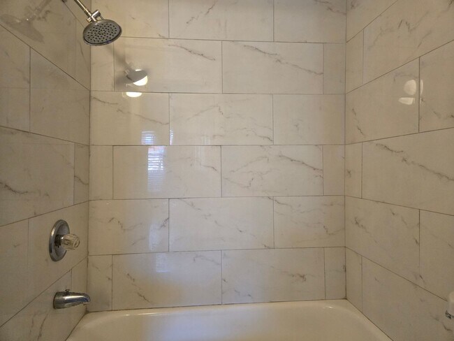 Building Photo - 1 Bed 1 Bath Apartment Cap Hill