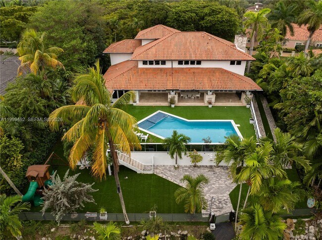 Building Photo - 7125 Los Pinos Blvd