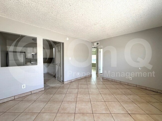 Primary Photo - 132 E Ingram St