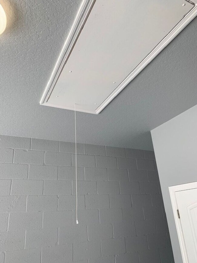 Building Photo - 8 Llosee Ct