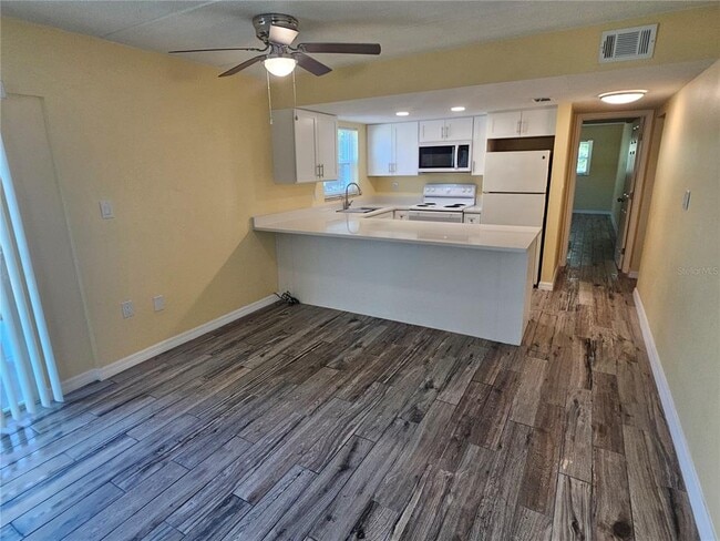 Building Photo - 2045 Alpine Rd