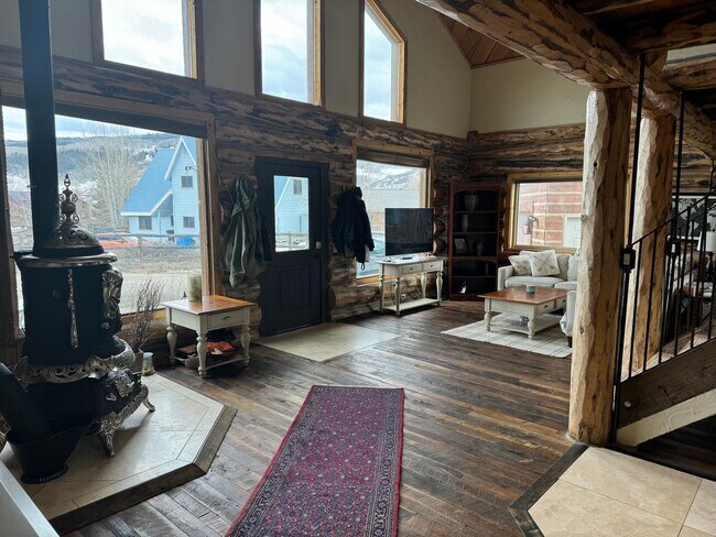Building Photo - 521 Haverly St