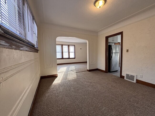 Building Photo - 4401 Buckingham