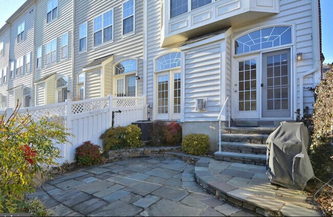 Building Photo - 502 Bright Meadow Dr