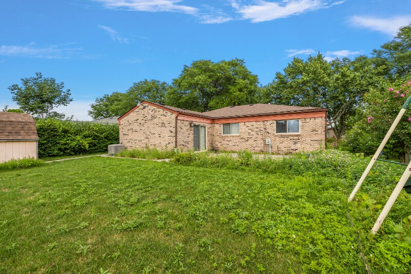 Building Photo - 35715 Maureen Dr