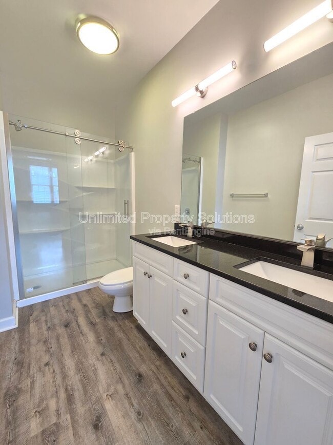 Building Photo - 339 Monlandil Dr