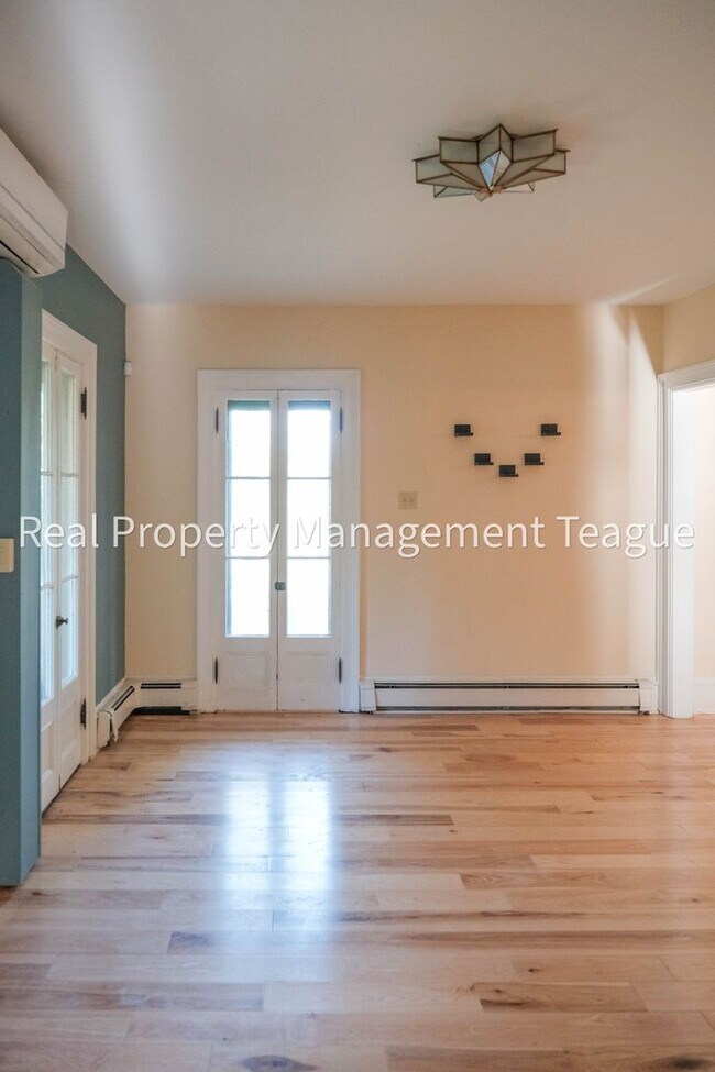 Building Photo - Dream home in Altamont