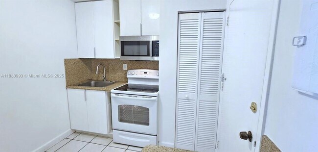 Building Photo - 7135 Collins Ave