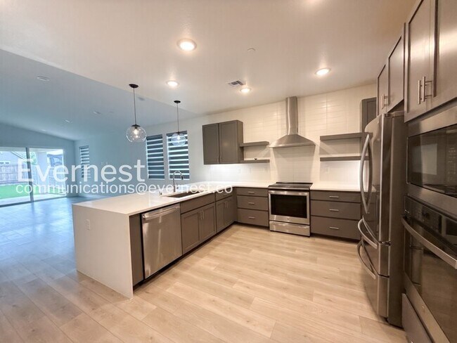 Building Photo - 4-Bed/3-Bath Home/Voucher Accepted/Available Now!