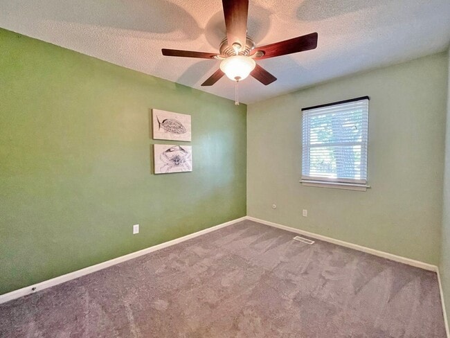 Building Photo - READY 11-07-25!! 3-Bedroom Townhome at the...