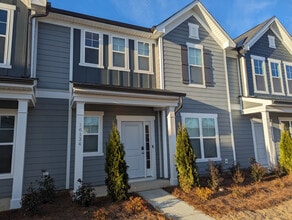 Building Photo - Room in Townhome on Leading St
