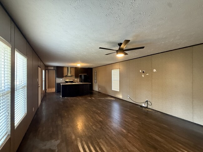 Building Photo - 443 Willow Run Rd