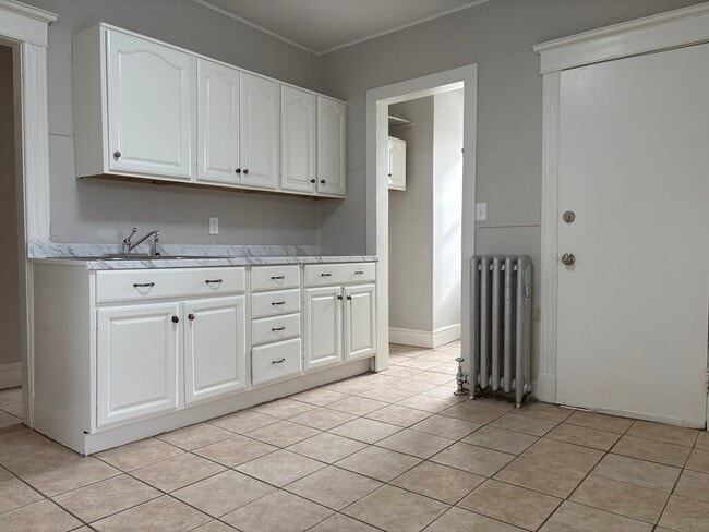 Building Photo - 797 Carew St