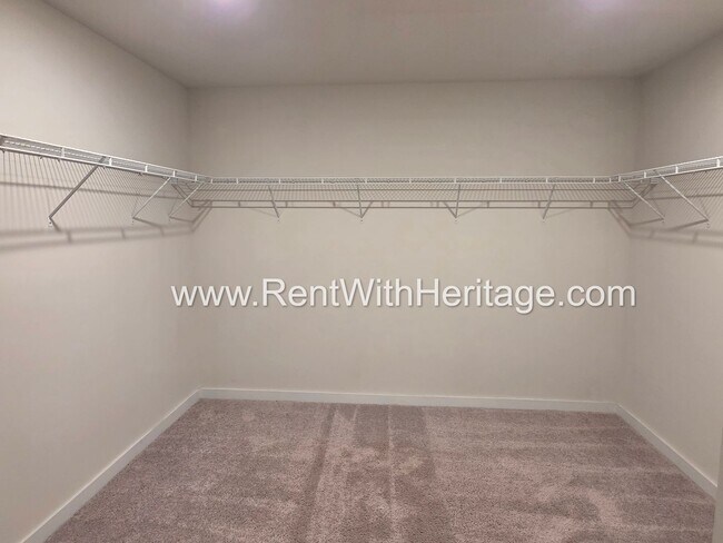Building Photo - 8650 Paradise Dr