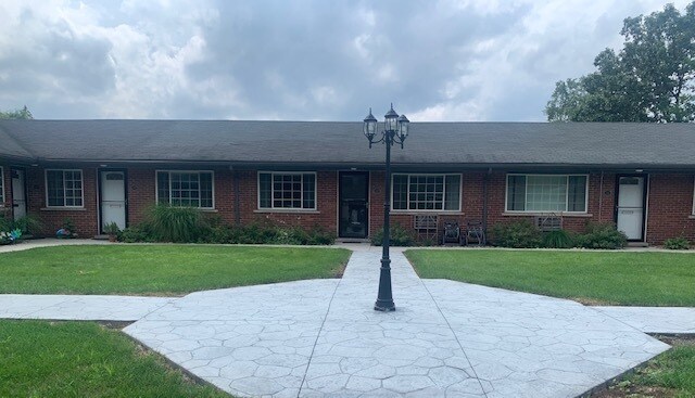 Building Photo - 1003 Hilldale Dr