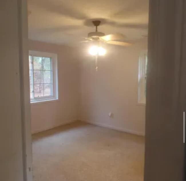Building Photo - 2185 Foxfire Rd