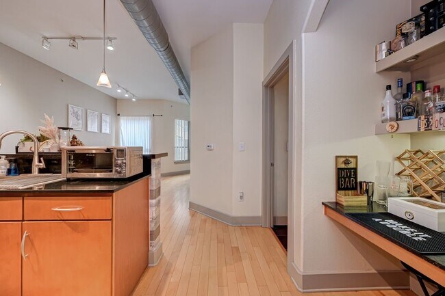 Building Photo - 1901 Post Oak Blvd