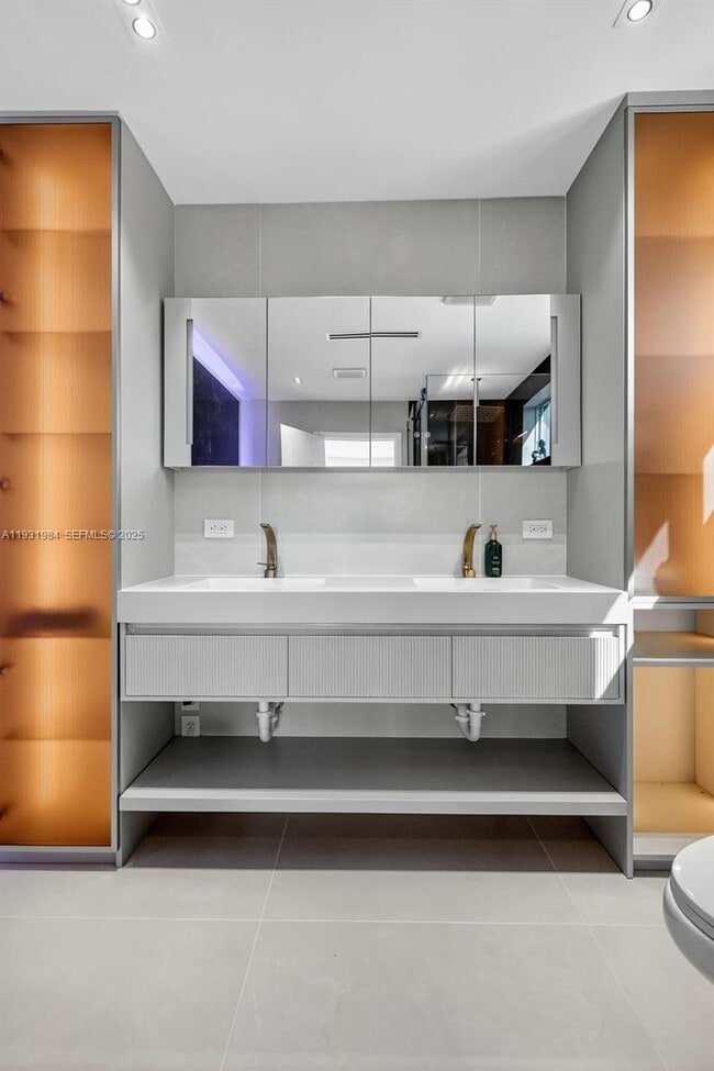 Building Photo - 3830 NE 171 St