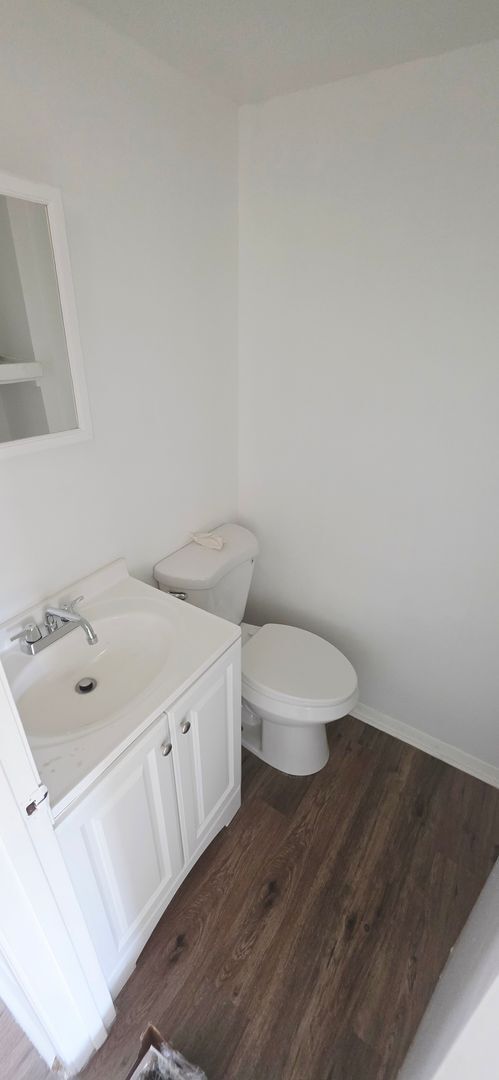 Building Photo - Updated & Move-In Ready Townhouse in Prime...