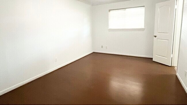 Building Photo - 11126 Hanning Ln