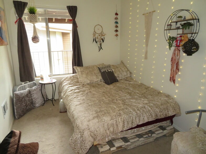 Master Bedroom - 1200 S Riordan Ranch St