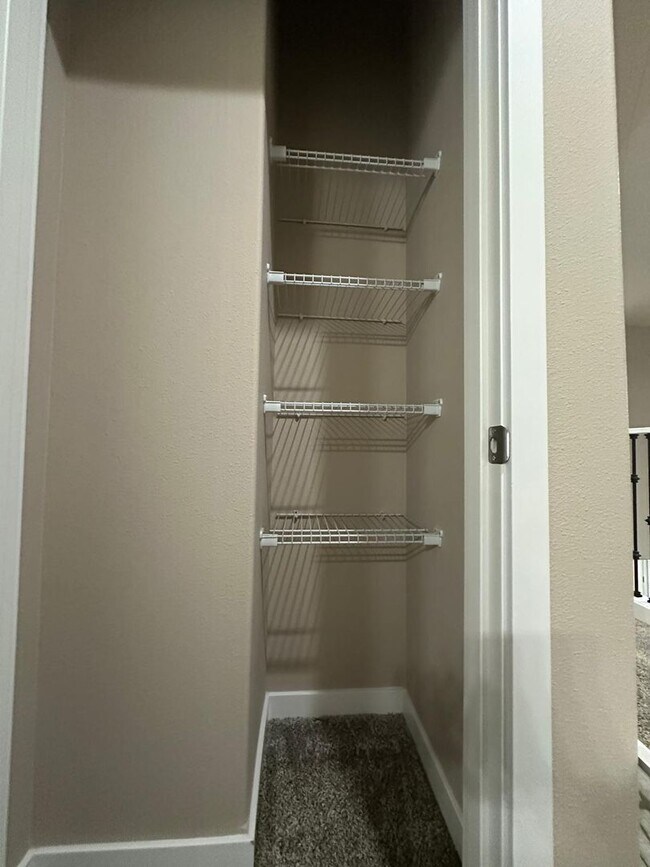 Building Photo - Listed For Rent