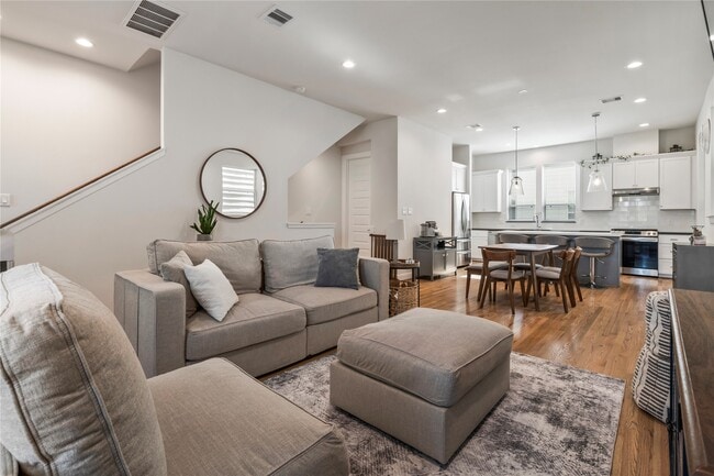 Building Photo - 316 Jensen Dr