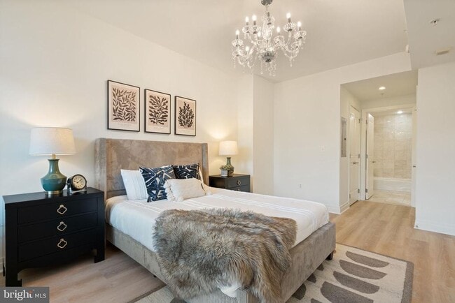 Building Photo - 8220 Crestwood Heights Dr