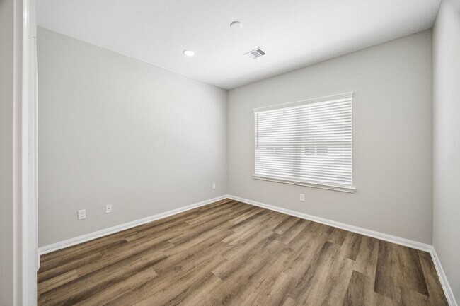 Building Photo - 206 Clark Rd