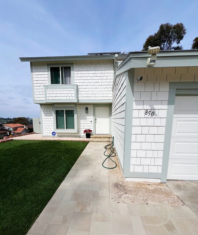 Building Photo - Stunningly Upgraded 3 Bed/2.5 Bath Home