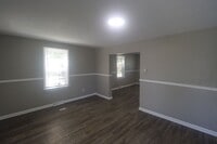Building Photo - Spacious 3 Bedroom Split Level Home
