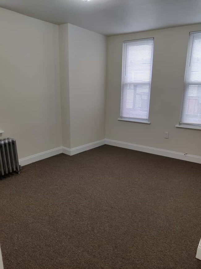 Building Photo - 6133 Elmwood Ave