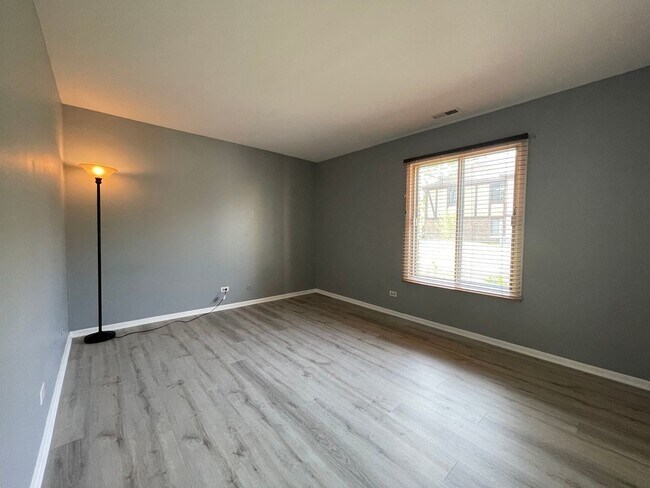 Building Photo - 1655 Dover Ct