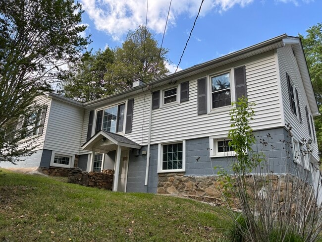 Building Photo - 16 Miracle Dr