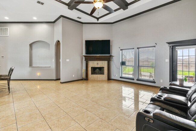 Building Photo - 4 bedroom 3 bathroom-Rodd Field/Yorktown