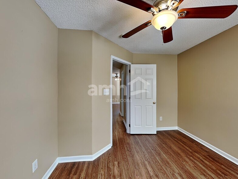 Building Photo - 2206 Coatsdale Ln