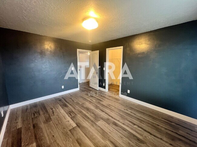 Building Photo - 258 Kestrel Dr