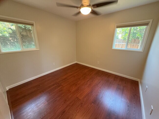 Building Photo - 3094 Flanders Rd