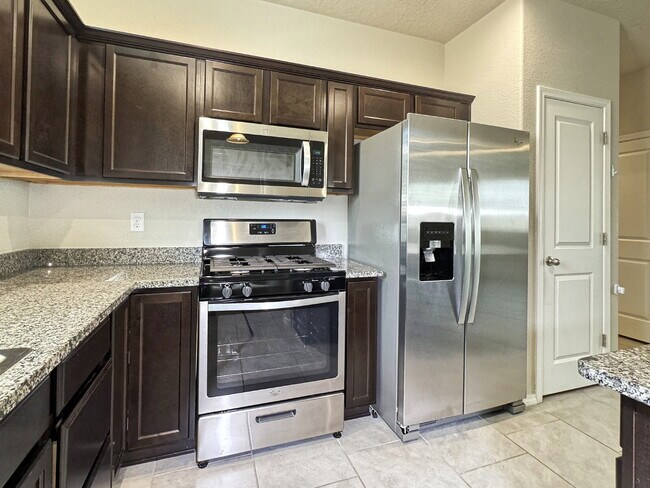 Building Photo - New 4 BR Home in Great Neighborhood!