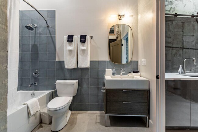 Building Photo - 315 Girod St