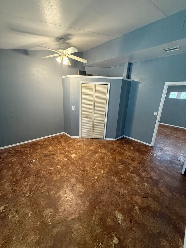 Building Photo - Spacious 4BR/3BA Home on Redmond Street – COMMERCIAL STYLE KITCHEN - Port Charlotte-$500 FIVE HUN...