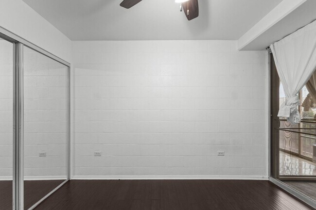 Building Photo - Pet-Friendly 2BR/1BA Townhouse in Makiki with Rooftop Pool & Lanai