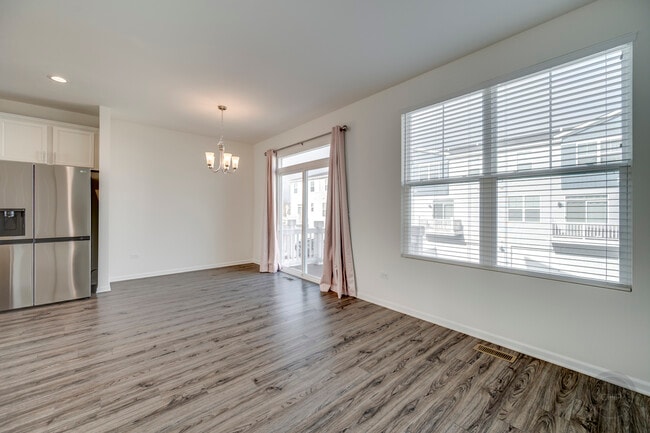 Building Photo - 4138 Irving Rd