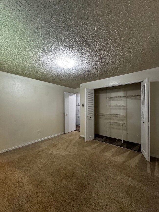Building Photo - 1806 Parklane Ave