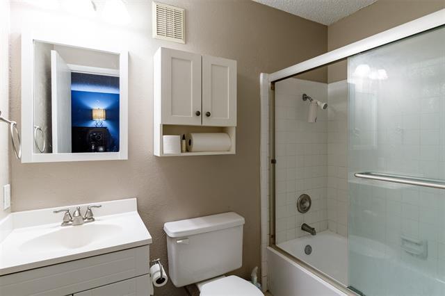 Building Photo - 2614 St George Dr